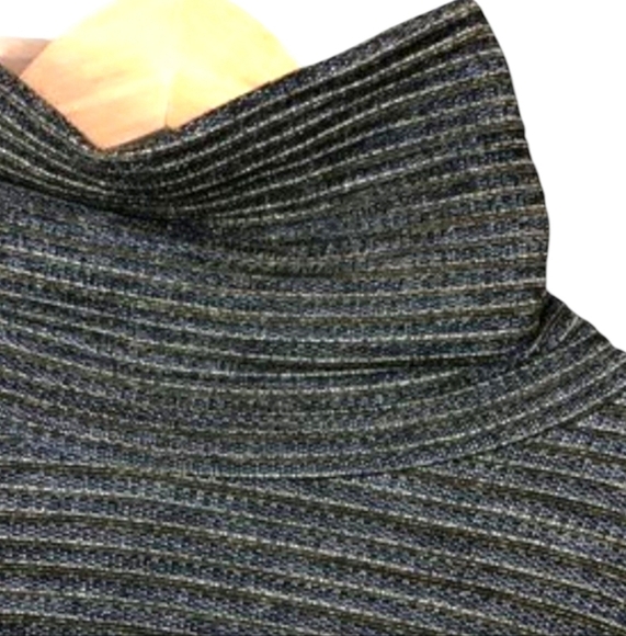 John John Rare Cropped Mock Neck Metallic Star Top - Picture 6 of 8